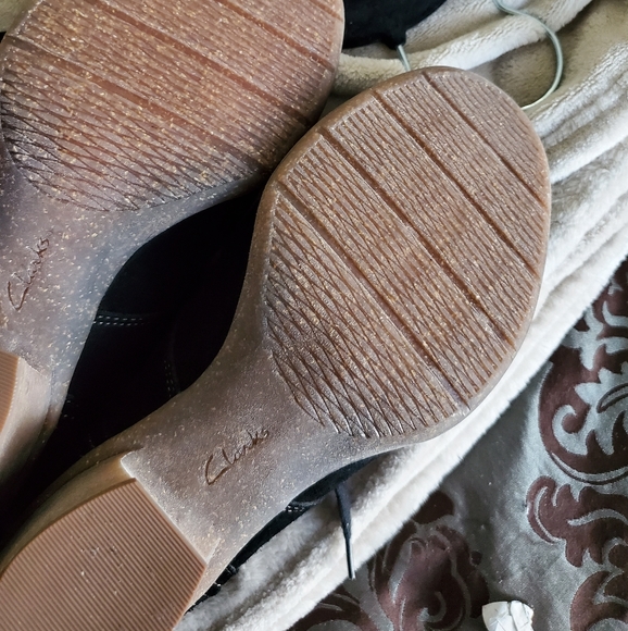 Clark's Artesian Booties - Picture 4 of 6